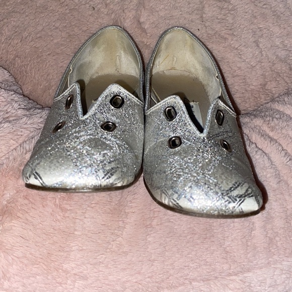 💕VINTAGE REALITIES METALLIC SILVER PUMPS💕 - Picture 5 of 9